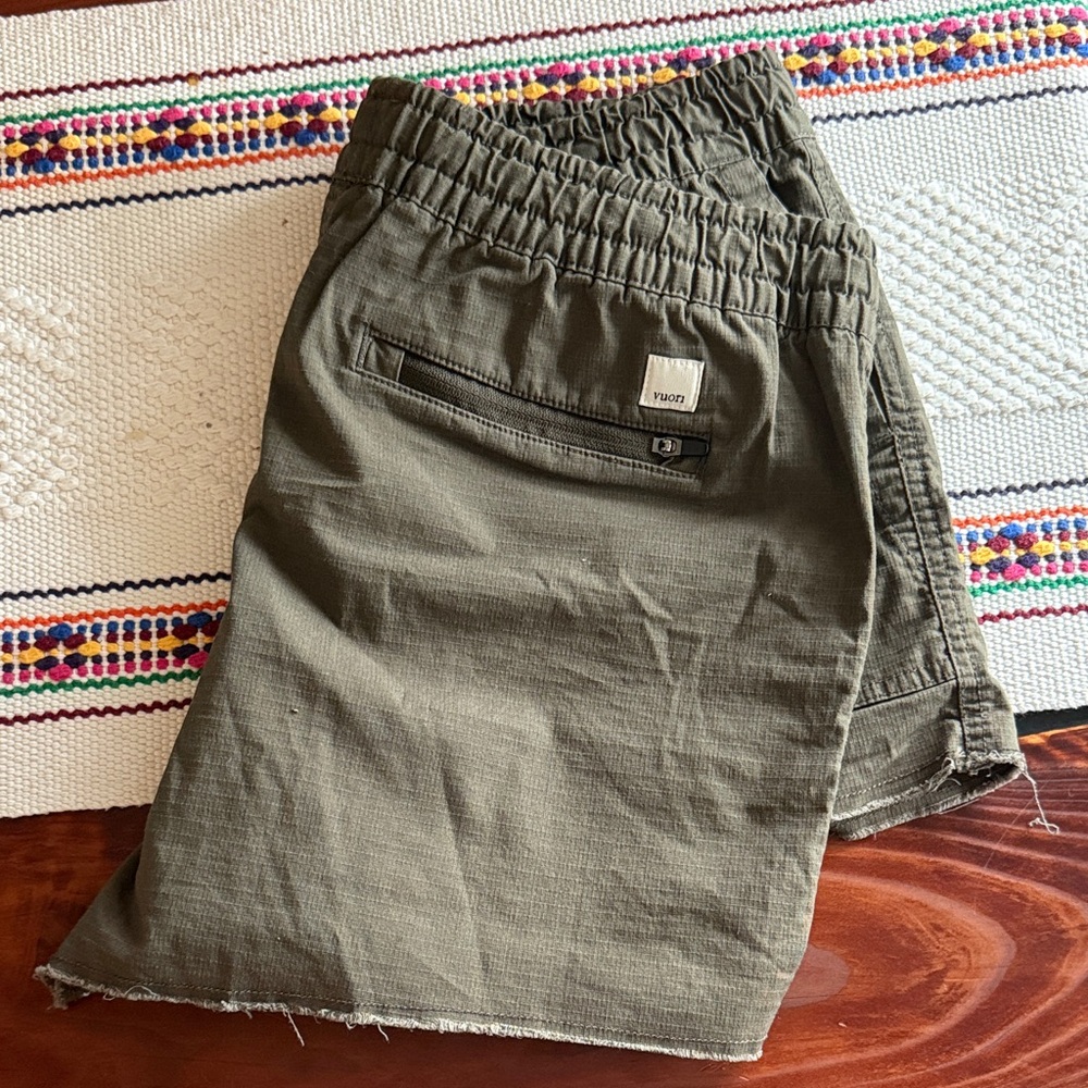 VUORI Olive Green Shorts women’s size medium